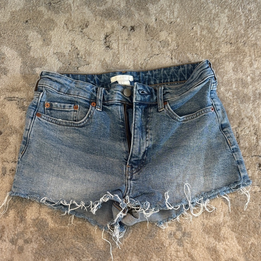 H&M medium wash shorts